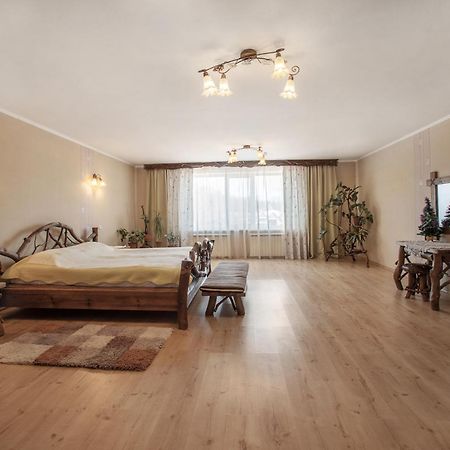 Aquadar Hotell Manʼkivka Exteriör bild