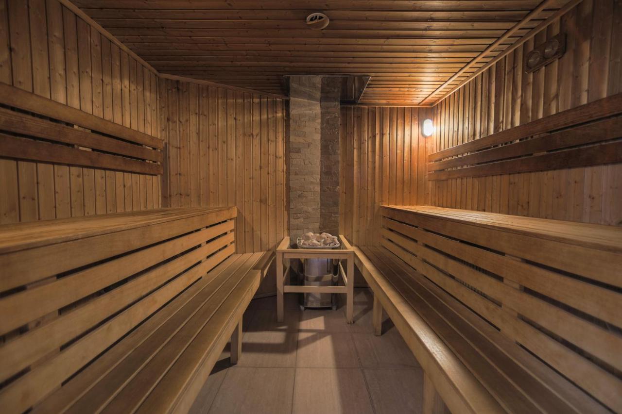 Aquadar Hotell Manʼkivka Exteriör bild
